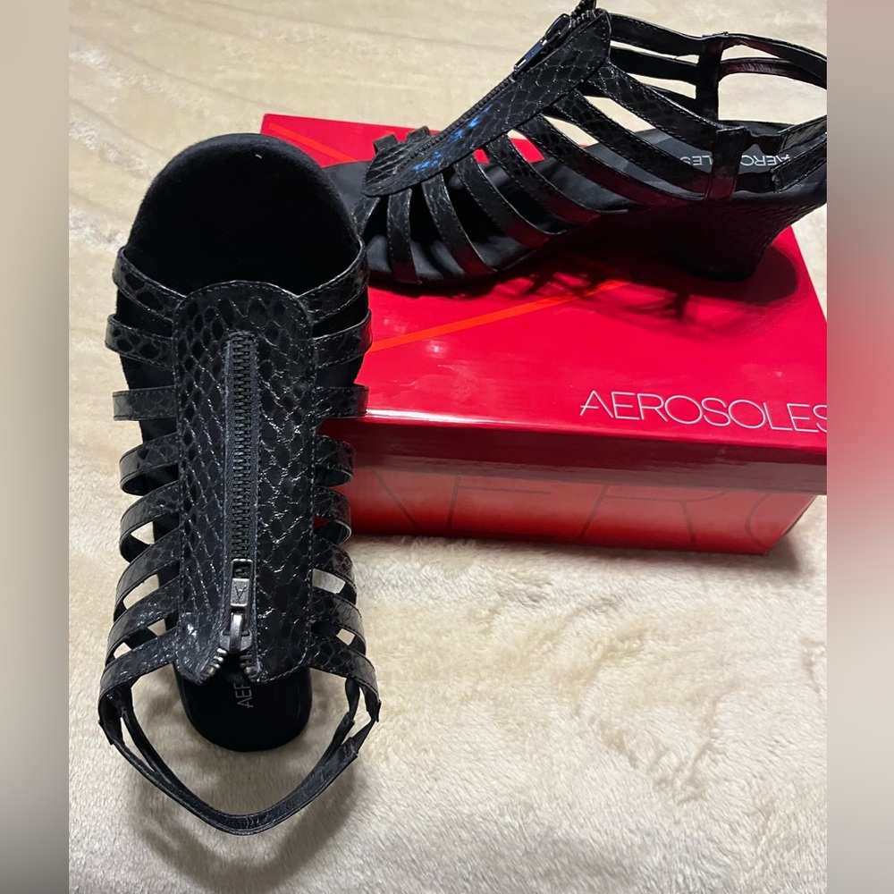 AEROSOLES Black Heeled Shoes with Sleek Design